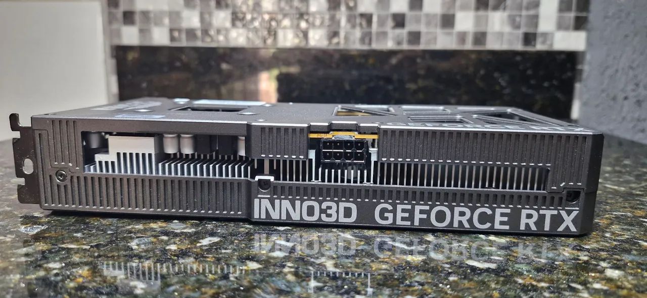 PLACA DE VÍDEO INNO3D RTX 5050 - Foto 3