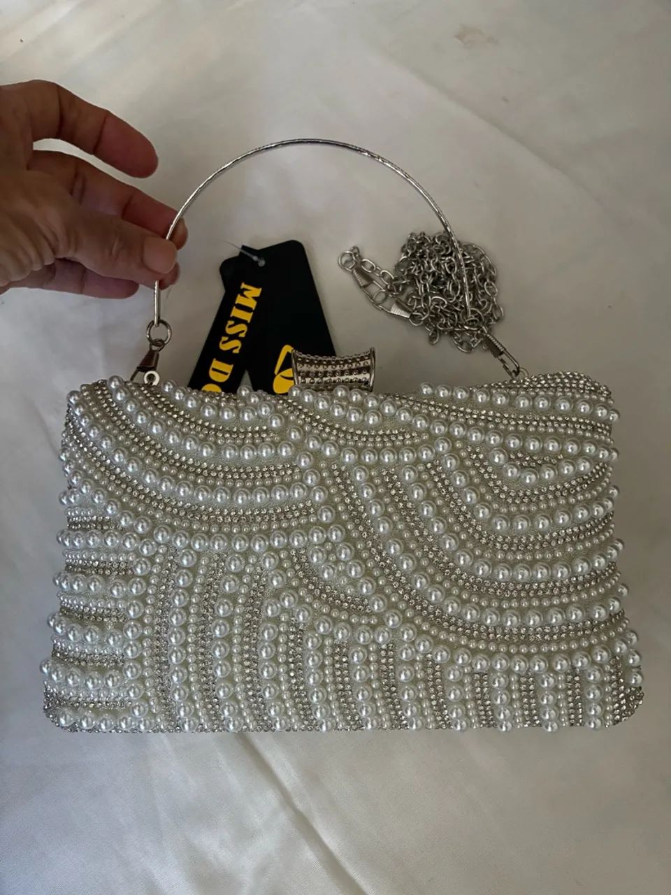 Bolsa clutch de festa estruturada, inteira bordada com pérolas e strass.