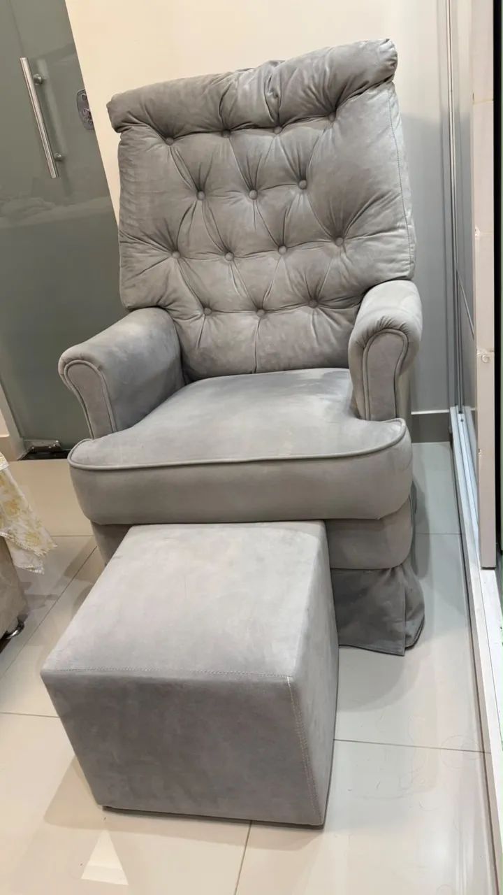 VENDO POLTRONA DE AMAMENTAÇÃO COM PUFF - Foto 2