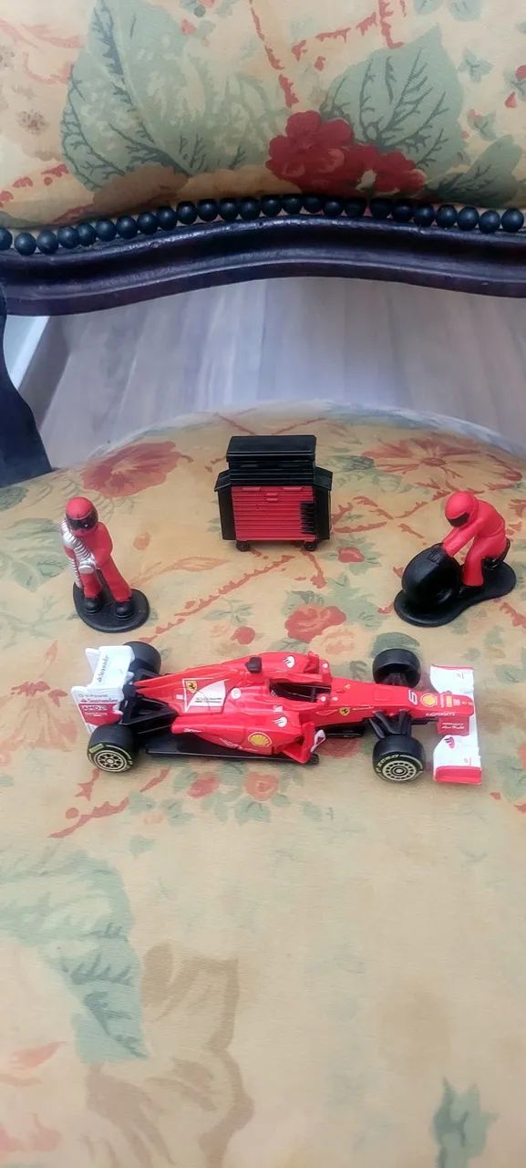 KIT FERRARI PIT-STOP PARA SUA COLEÇÃO 