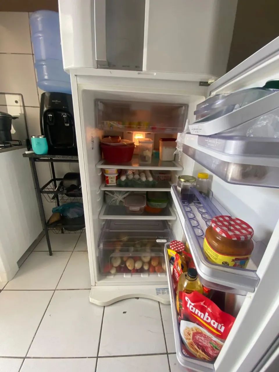 Vendo geladeira Electrolux semi nova