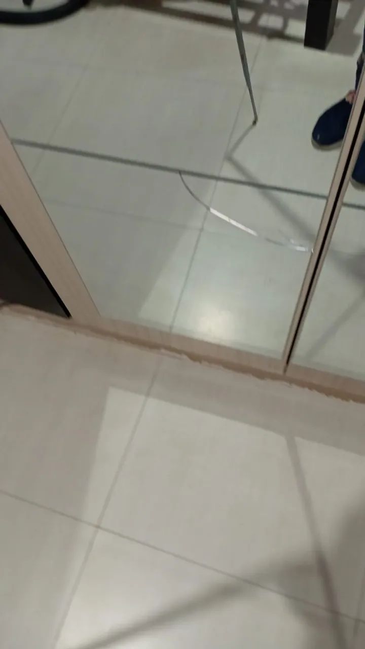 Guarda roupa grande com espelho - Foto 2