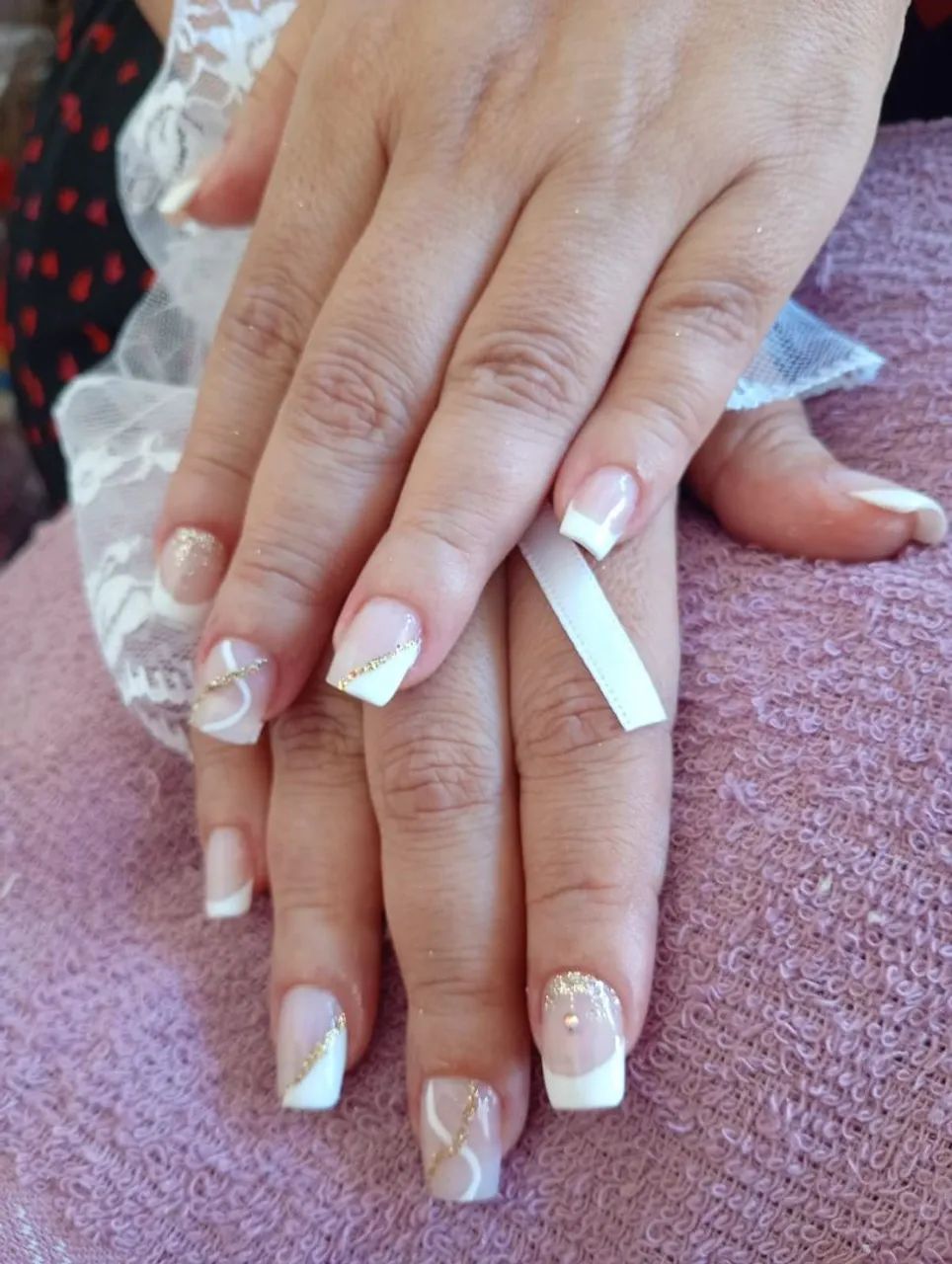 procura se manicure pedicure . 
