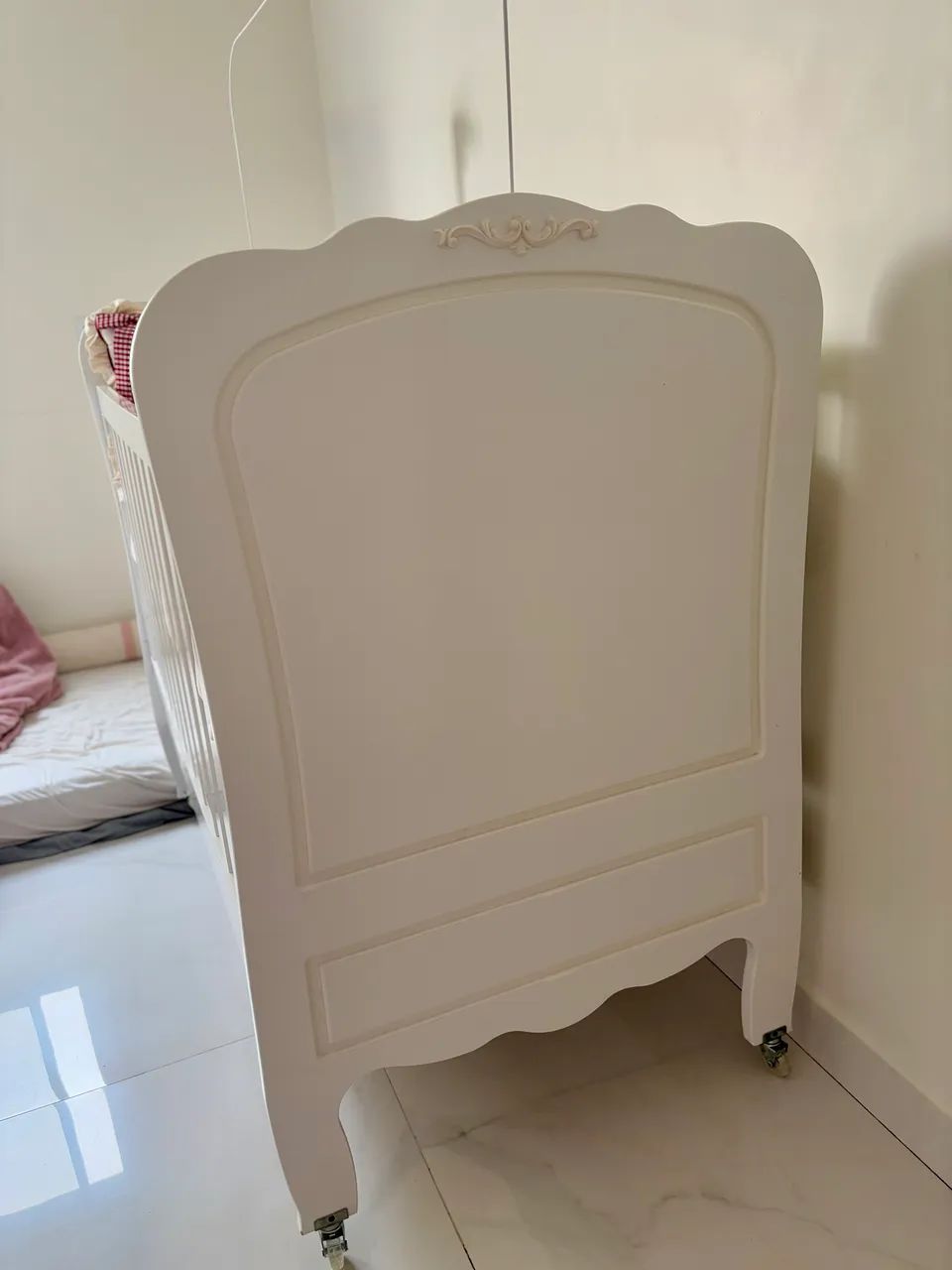Berço Infantil Branco Provençal com Rodinhas - Foto 4