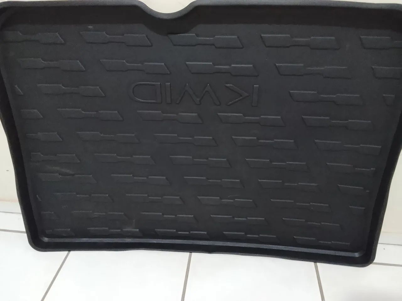 Vendo tapete original kwid intende bem conservado - Foto 2