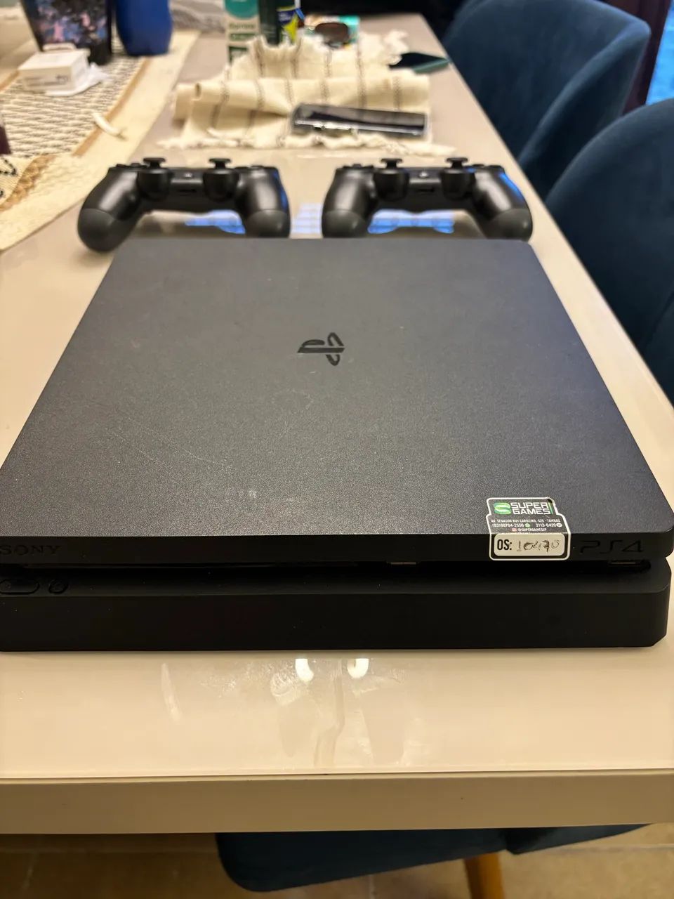PS4 SLIM COM 2 CONTROLES ORIGINAIS - Foto 2
