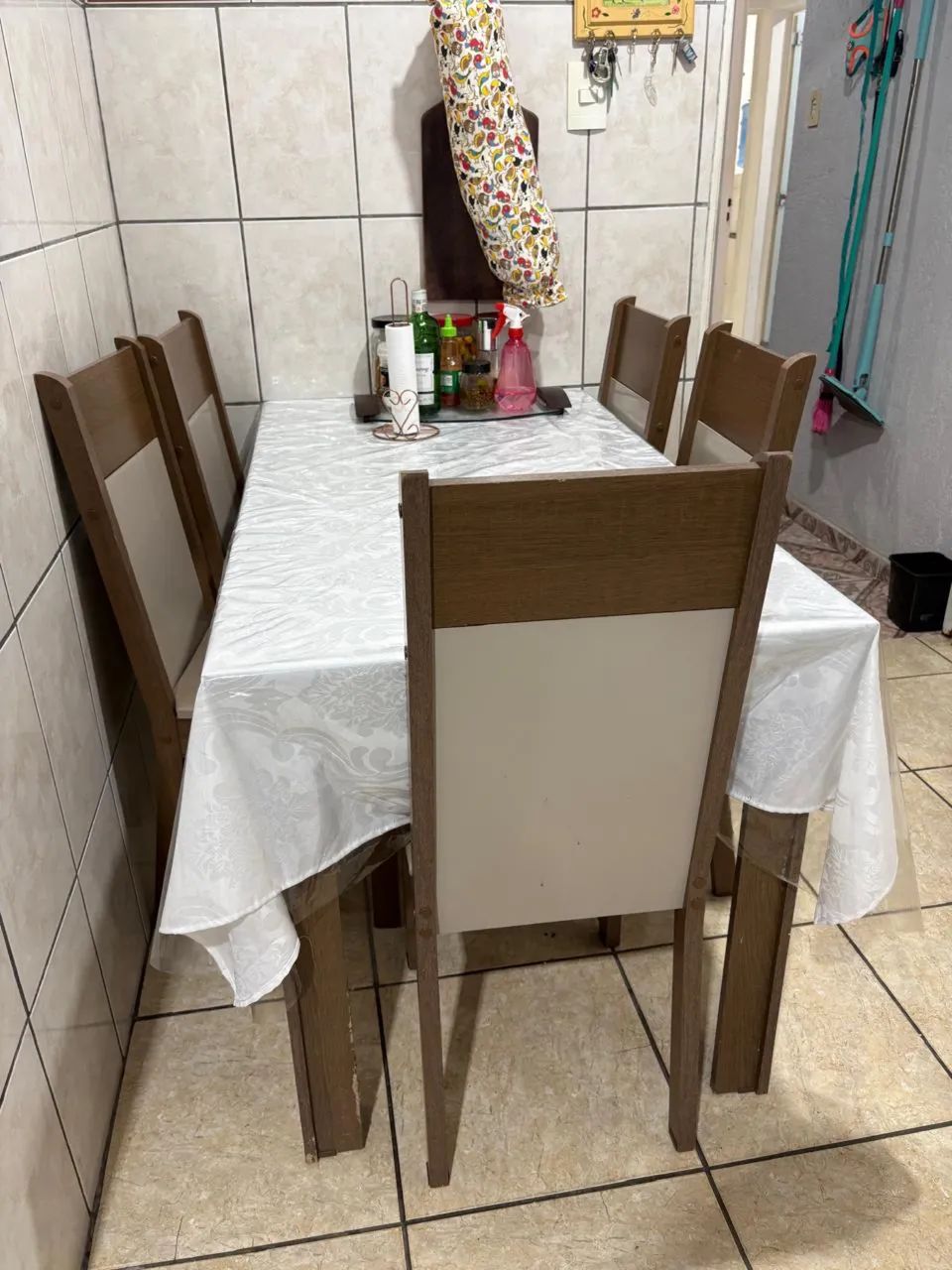 Vendo mesa com 6 cadeiras!  - Foto 3