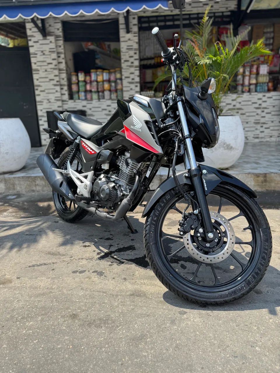 Titan 160 