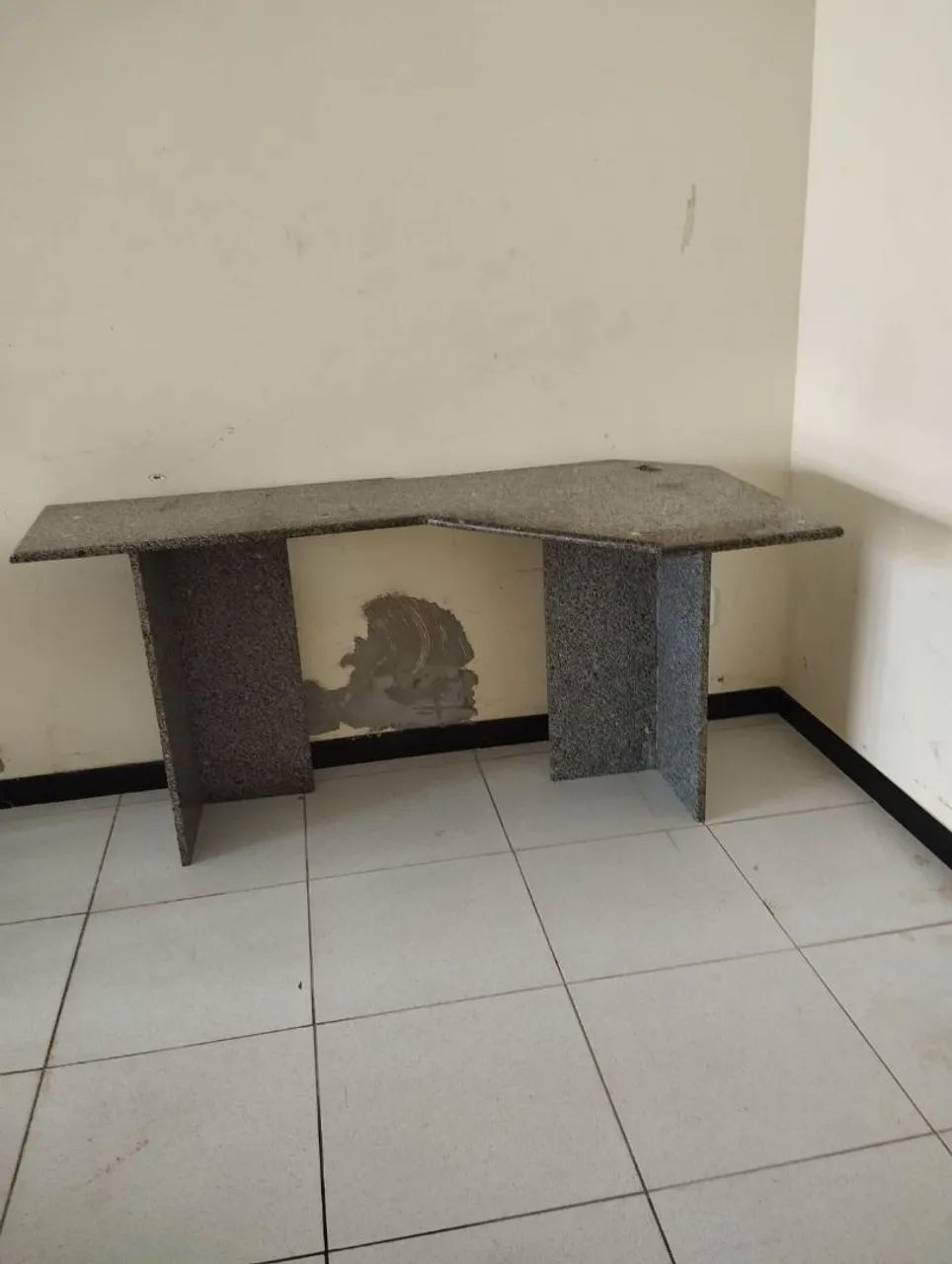 Mesa de escritório em granito cinza