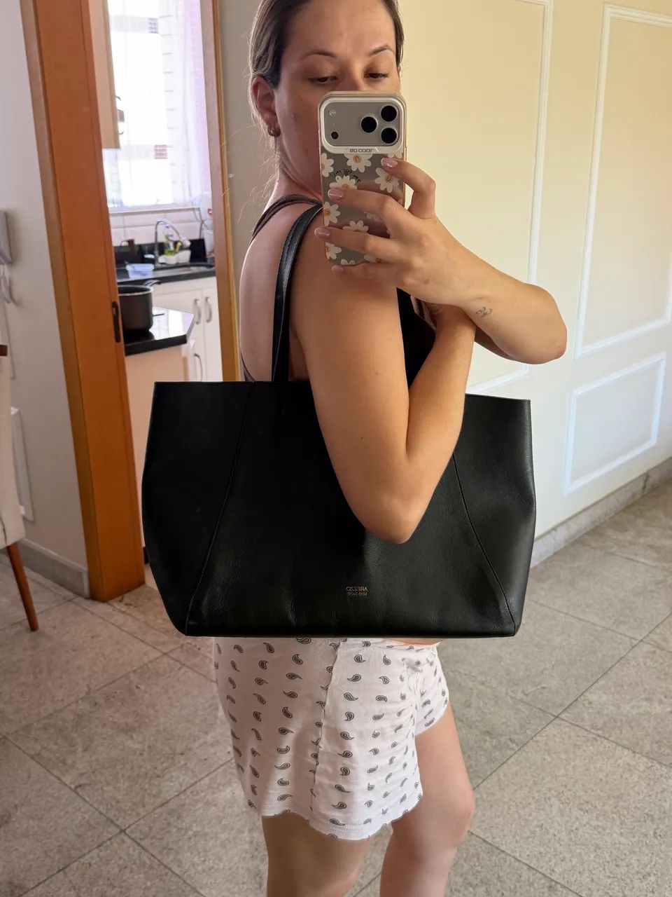 Bolsa Arezzo couro preta grande  - Foto 5