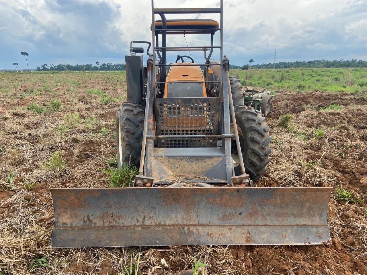 Trator valtra A750 e implementos  - Foto 5