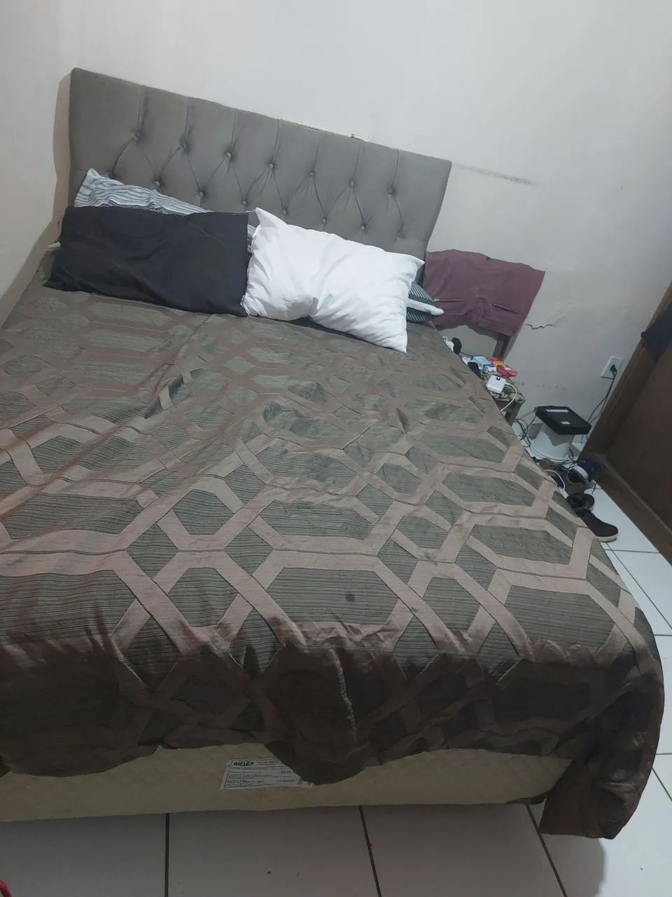 Cama com cabeceira 