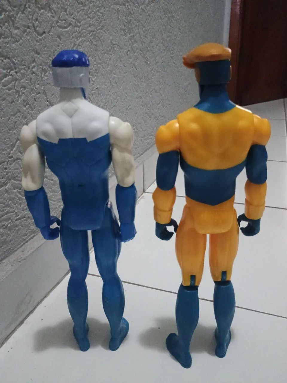 Super Man Elétrico e Gladiador Dourado DC comis - Foto 4