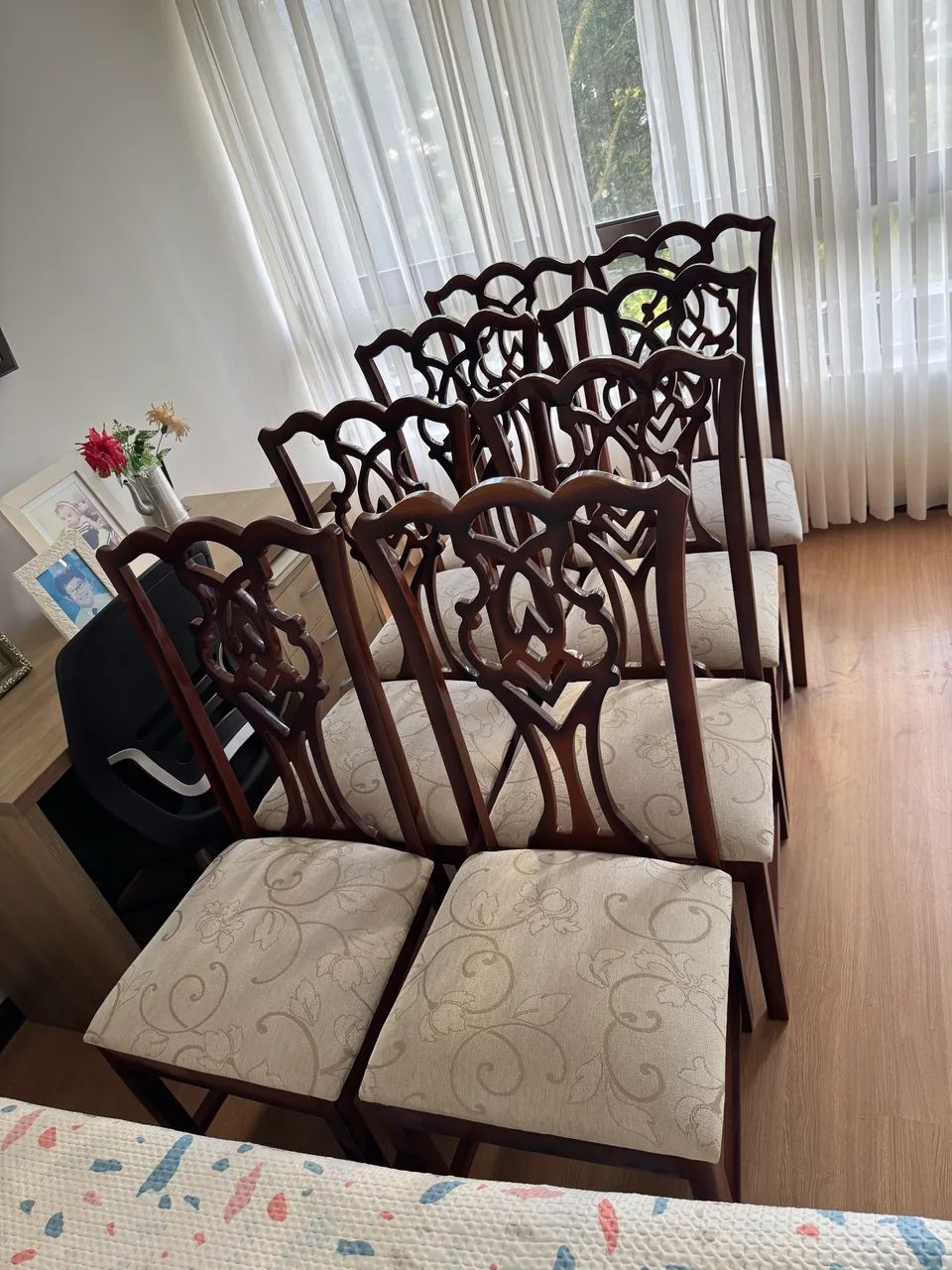 Vendo mesa com 8 cadeiras  - Foto 4