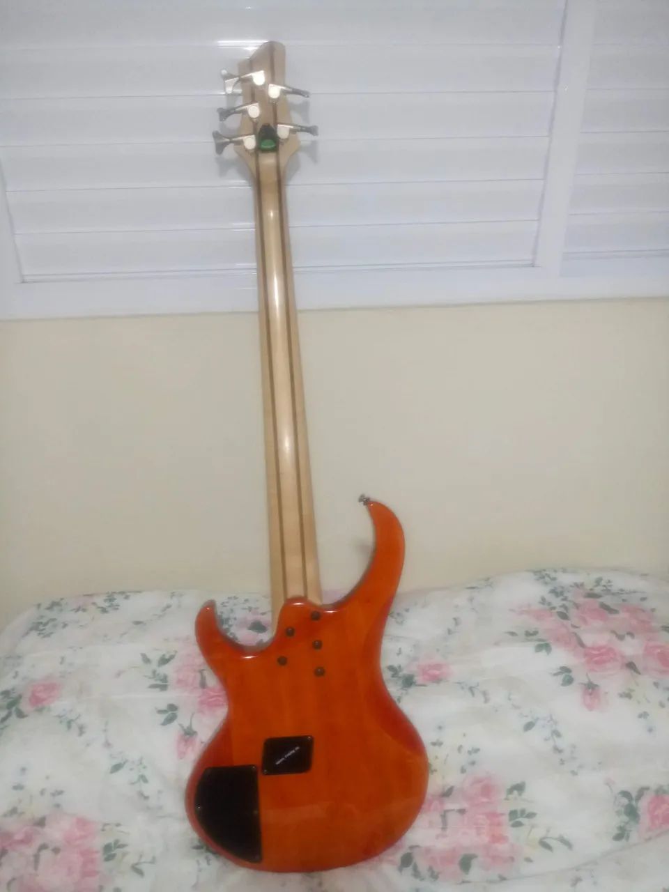 Baixo Ibanez 5 cordas  - Foto 3