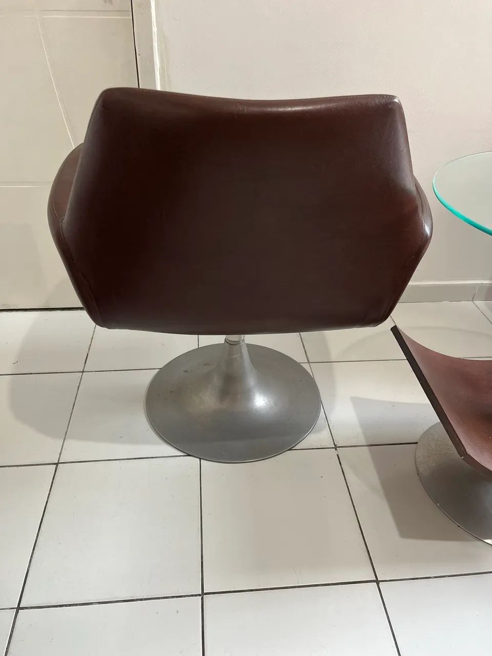 Vendo poltronas giratórias de couro com centro 