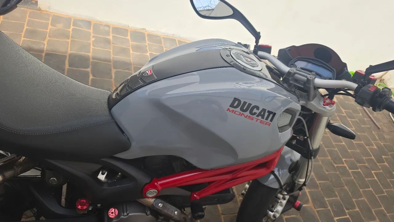 Ducati Monster 796 - Foto 3