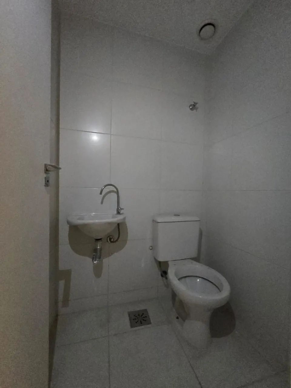 Sala comercial em área nobre da Freguesia, andar alto, ótima luz natural e vista aberta. - Foto 9