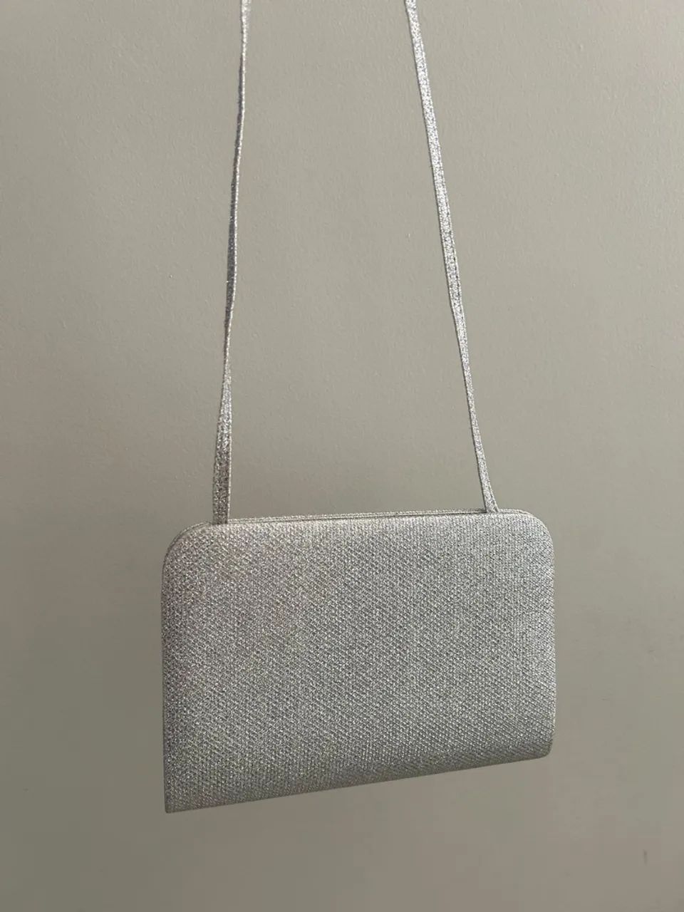 clutch de prata com brilho