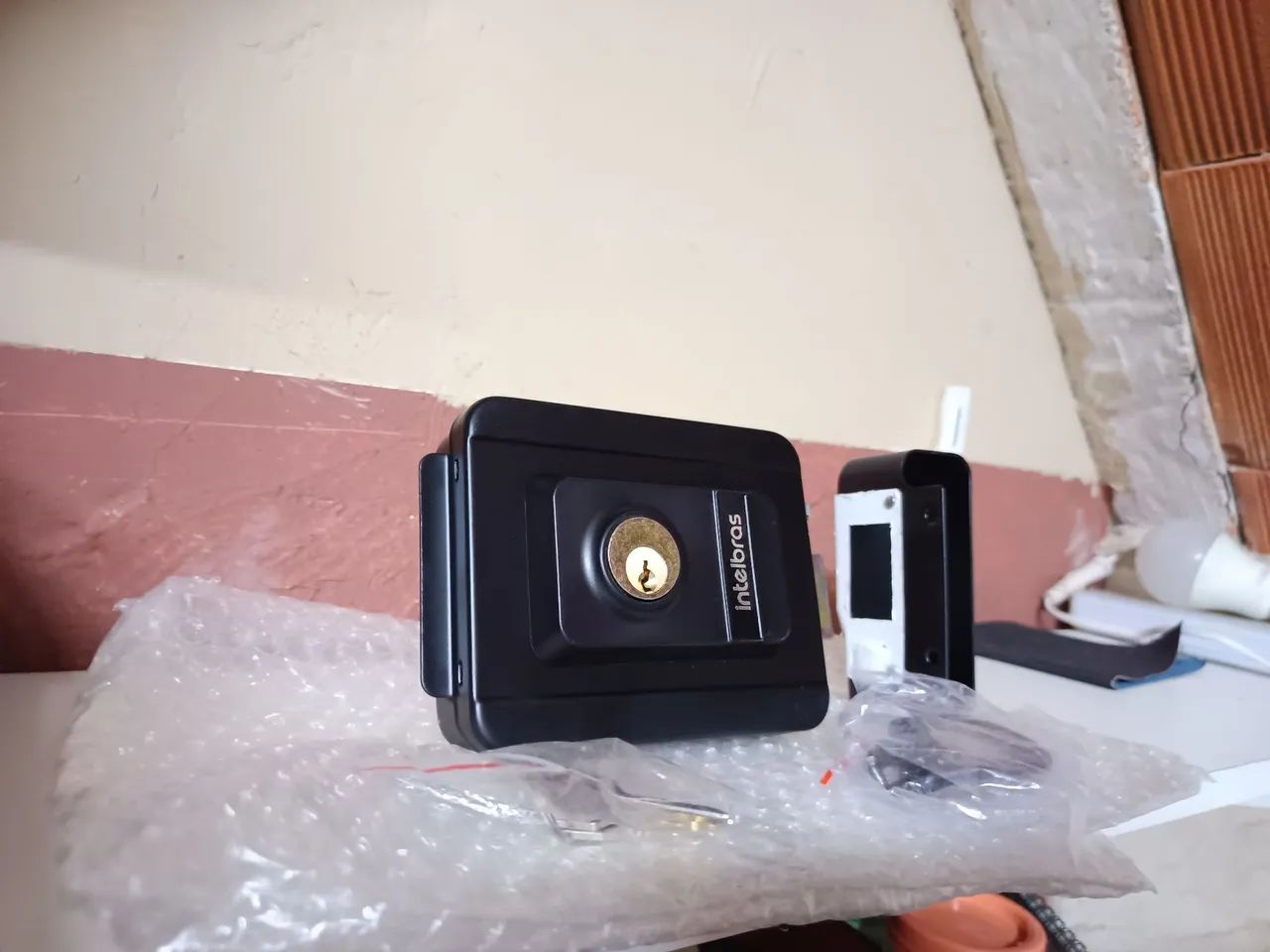 Fechadura elétrica Intelbras nova  - Foto 5