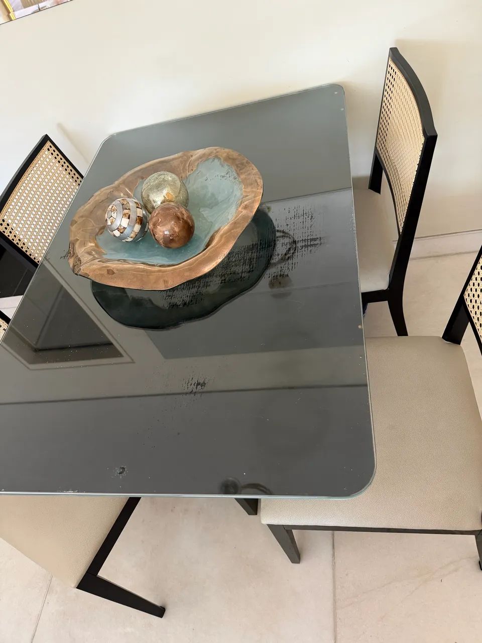 Mesa de jantar com cadeiras 