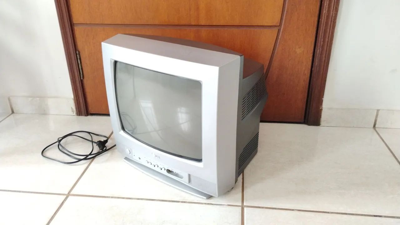TV LG - Antiga Tubo 14 Top! Raridade! Semi-Nova! - Foto 3