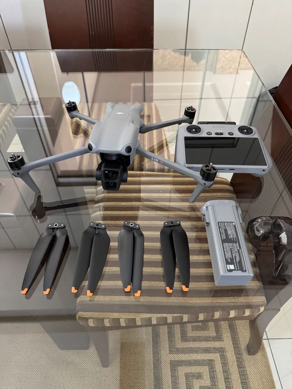 DRONE DJI AIR 3 STANDARD COM TELA - IMPECÁVEL 