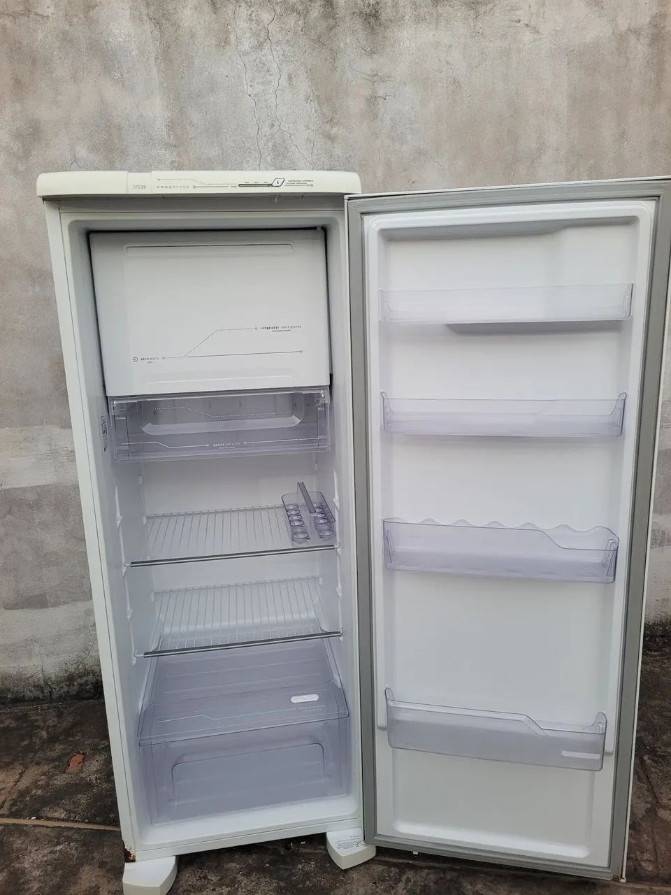 GELADEIRA RFE39 ELECTROLUX  - Foto 2