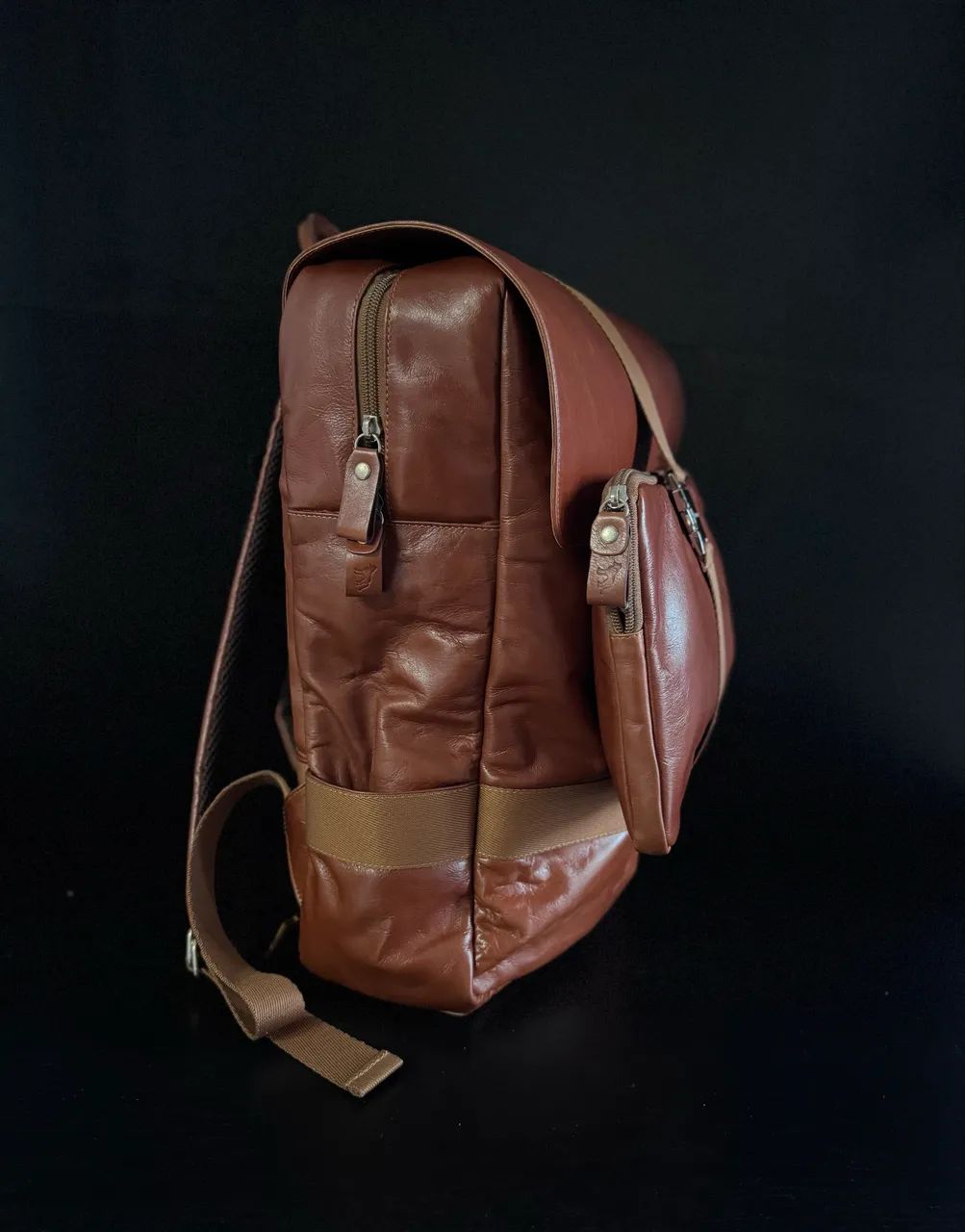 Mochila com necessaire Acostamento em COURO 