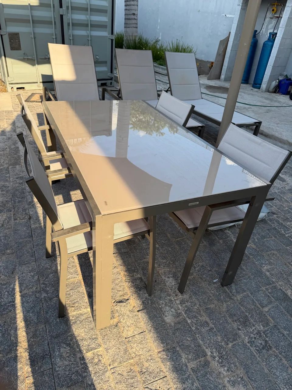 Mesa de Jardim Retangular em Alumínio e Vidro Marrom Lyra acompanha 4 cadeiras  - Foto 2