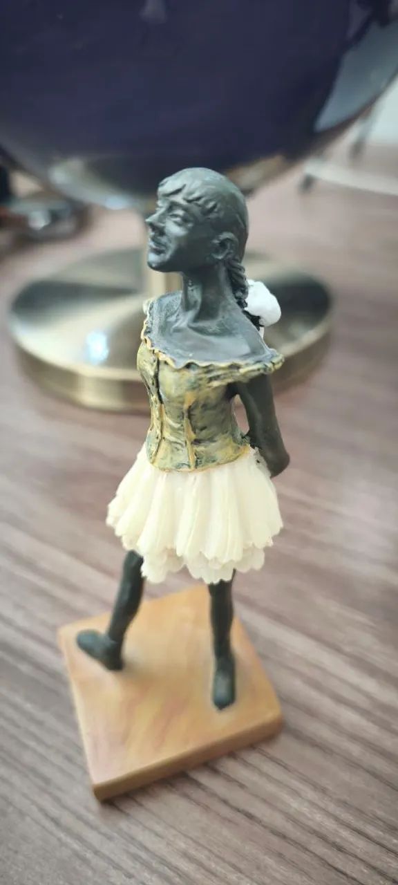 A Pequena Bailarina Escultura Edgar Degas - Foto 4