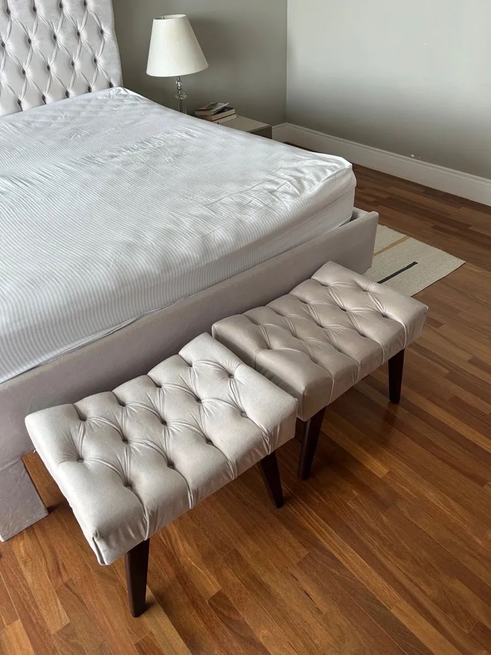 Linda Cama Queen Size Estofada Capitonê - Semi Nova - Estado de Nova - Foto 4