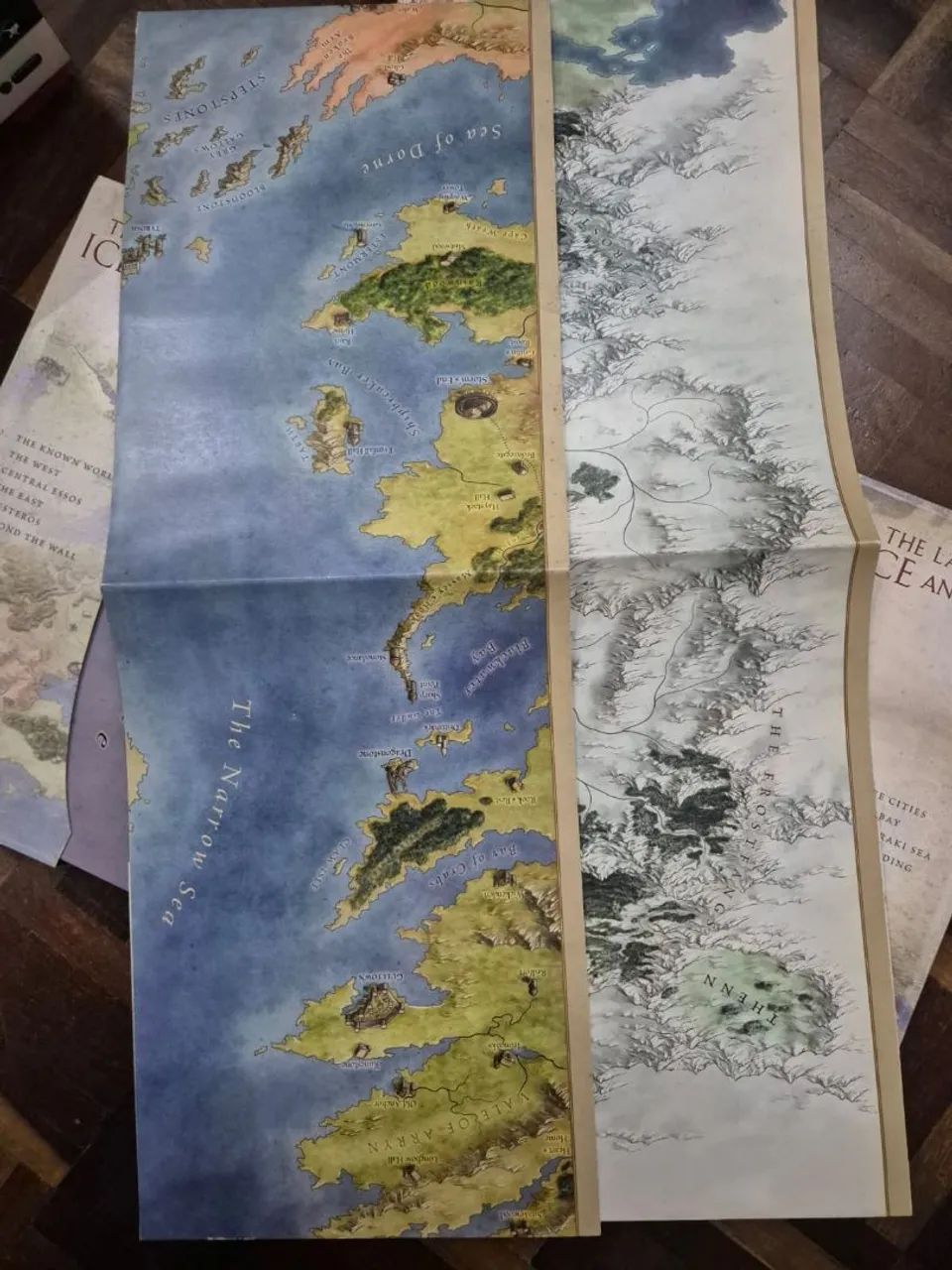 Livro mapas Game of Thrones  - Foto 4