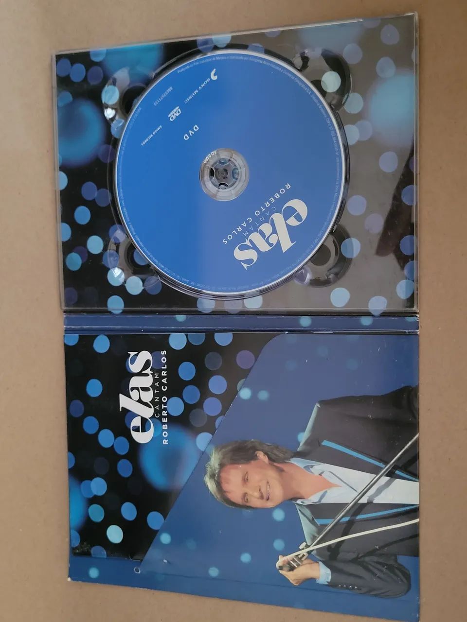 Kit 2 DVDs Roberto Carlos - Emoções Sertanejas + Elas Cantam (Original) - Foto 3
