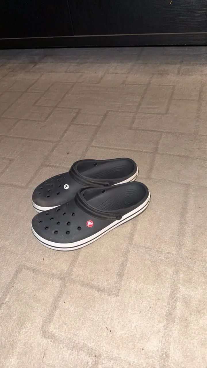 CROCS PRETO ORIGINAL 42 - Foto 2