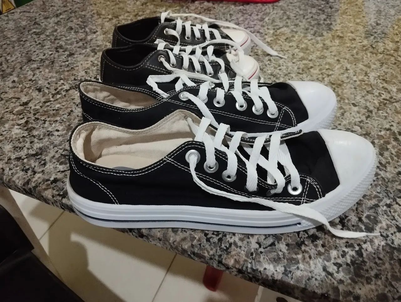 Vendo 02 Tênis ALL star 