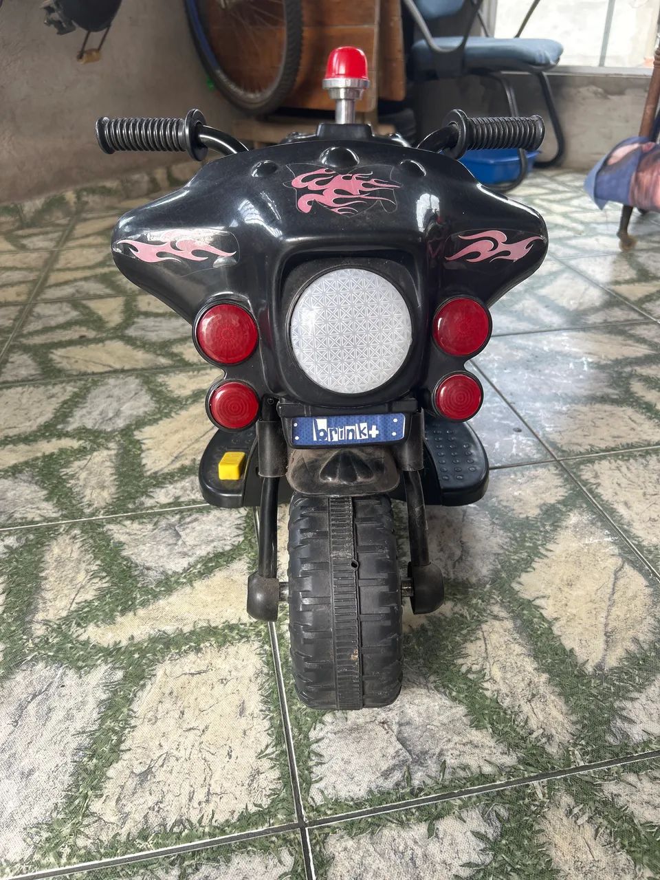 Motinha eletrica preta