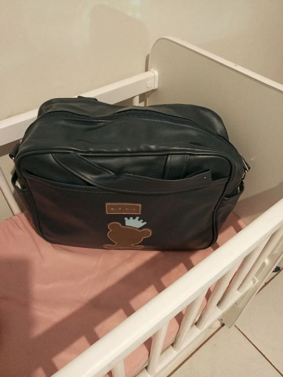 Vendo Mini Berço + lote de roupinha