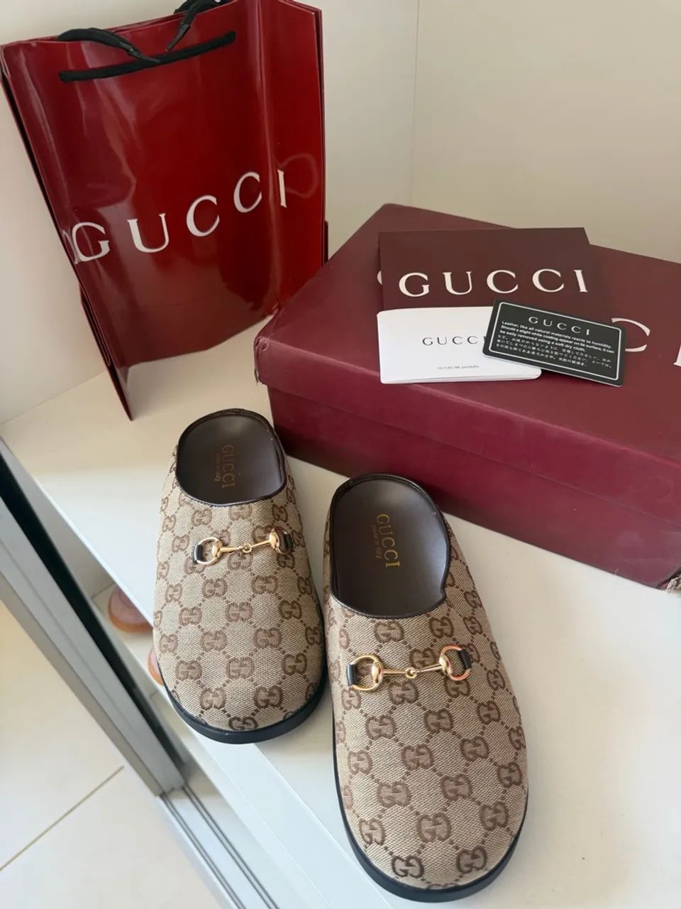 Sandália estilo MULE GUCCI