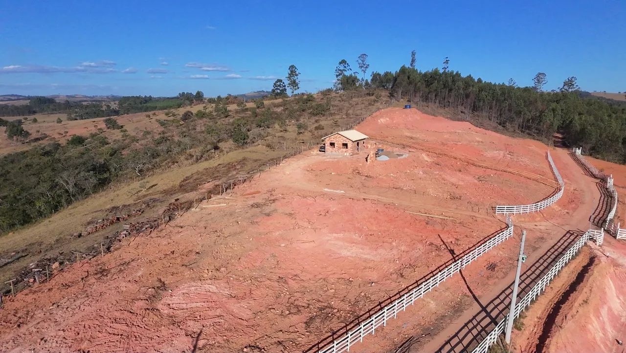 Vendo chácara de 2.000 m2 com casa em Piedade dos Gerais MG