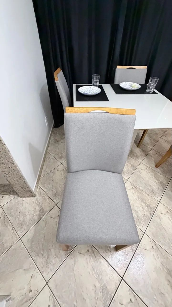 Conjunto de mesa de madeira com tampo de vidro - Foto 4