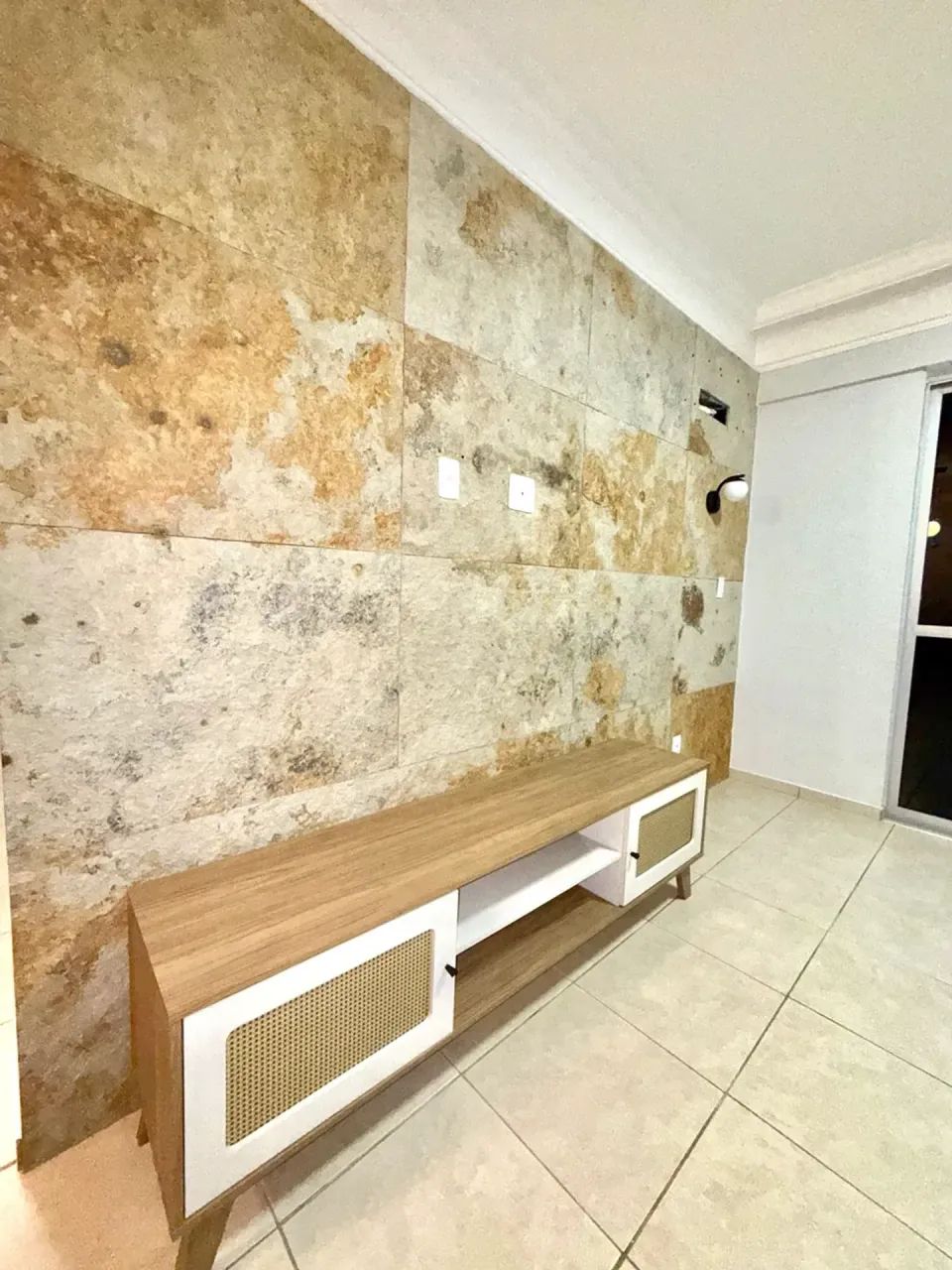 Apartamento semi mobiliado para aluguel com 3 quartos, sendo uma suite e 114m - Foto 2