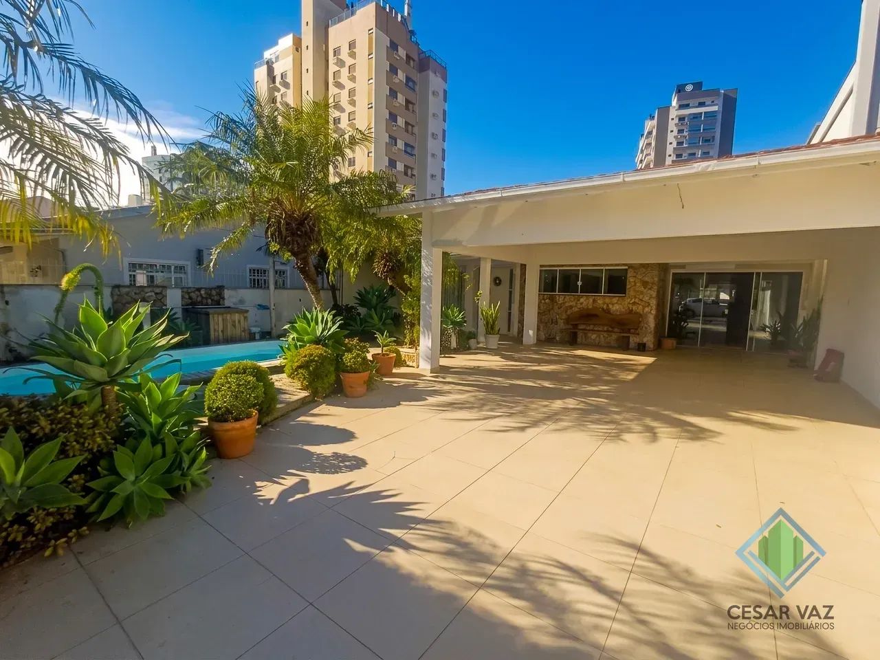 Imóvel para venda possui 259 metros quadrados com 3 quartos