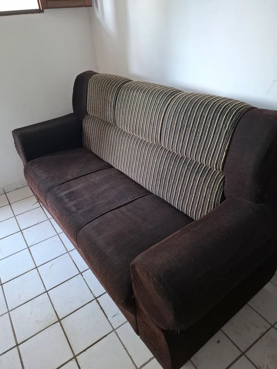 Sofá 3 Lugares Marrom Higienizado - Bom para Uso