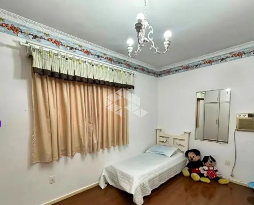 Casa ampla em bairro nobre - Foto 4