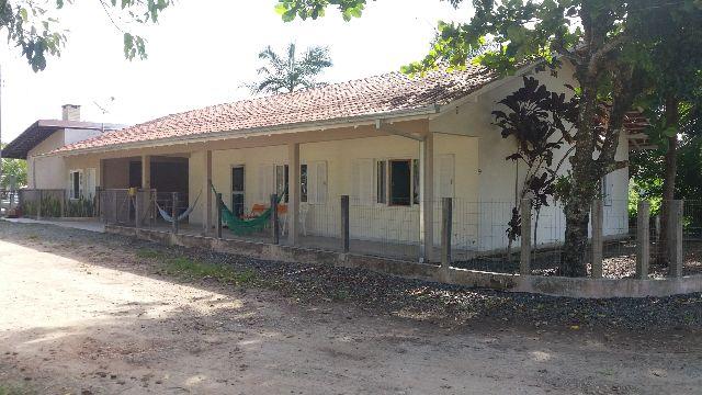 Casa de praia e Lagoa com caiaques