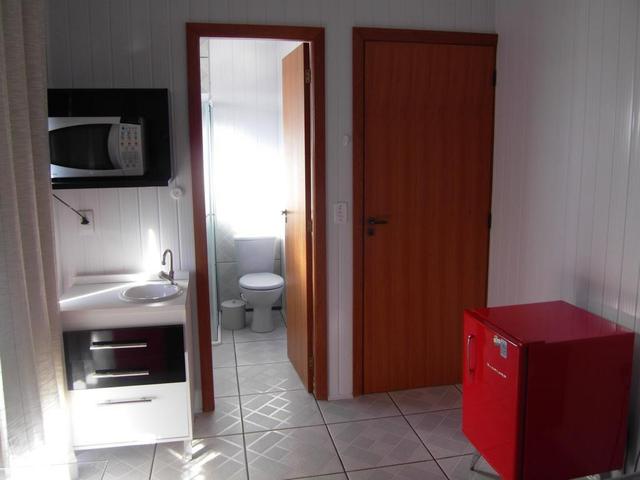 QUITINETES mobiliadas, com internet, Nettv, camareira e lavanderia cortesia p/hospede - Foto 11