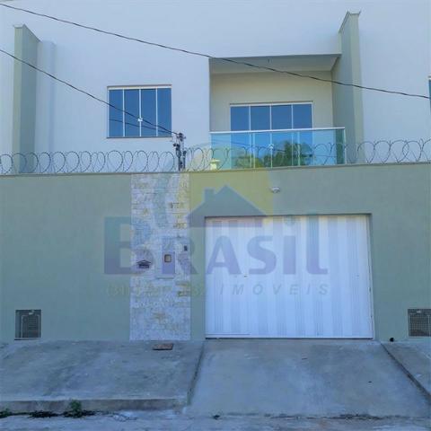 Casa de 2 pavimentos, com 3 quartos, no Bairro Novo Horizonte
