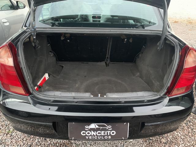Corsa sedan 2011 1.4 premium o TOP - Foto 8