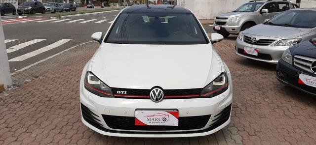 Golf GTi com teto solar e baixa KM confira